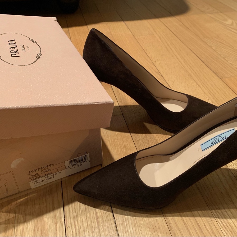 Sold 🌟🌟🌟Prada Suade Pump 38